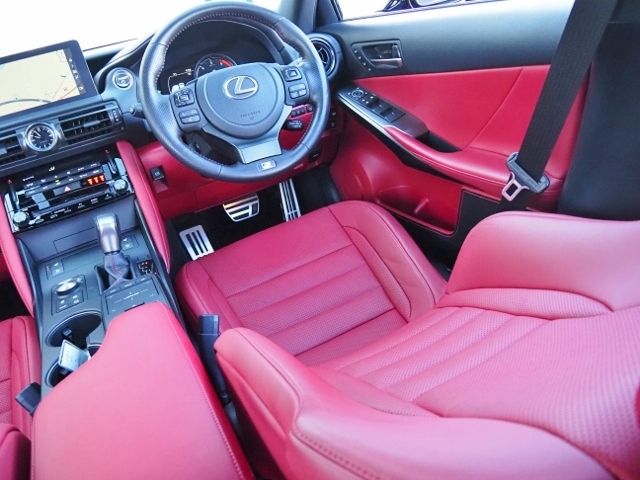 TOYOTA LEXUS IS300h 2022