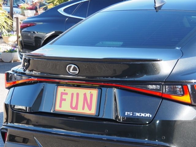 TOYOTA LEXUS IS300h 2022