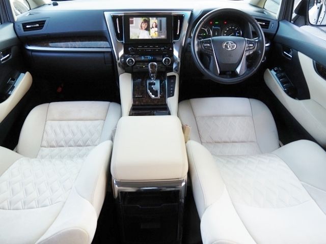 TOYOTA ALPHARD hybrid 4WD 2022