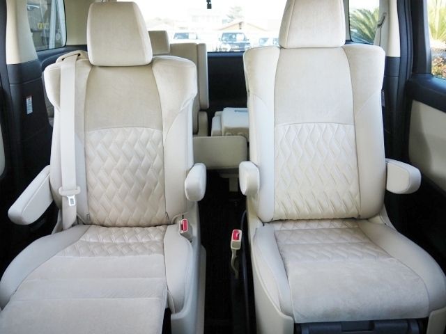 TOYOTA ALPHARD hybrid 4WD 2022