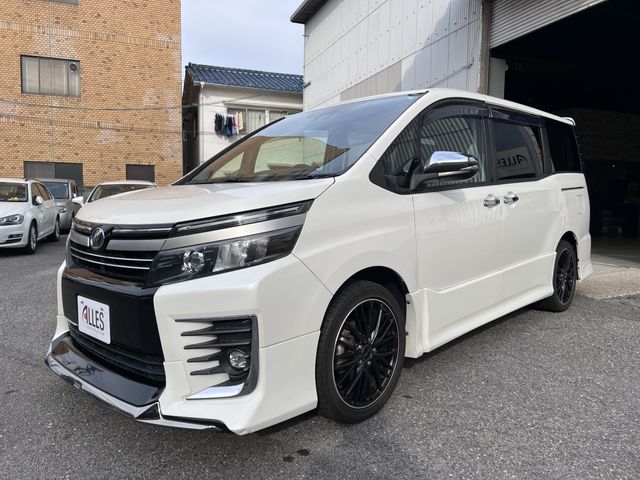 TOYOTA VOXY 2017