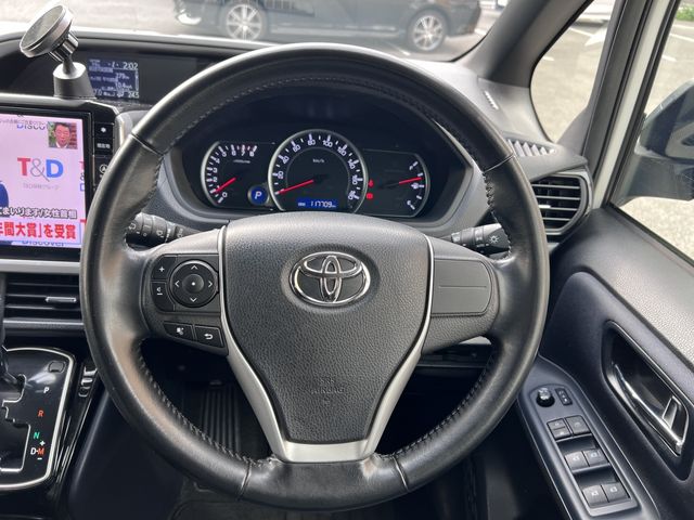 TOYOTA VOXY 2017