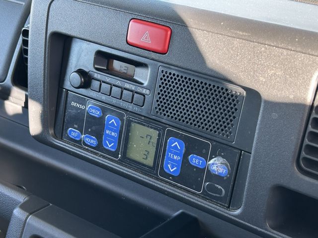 DAIHATSU HIJET truck 4WD 2017