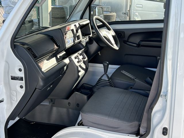 DAIHATSU HIJET truck 4WD 2017