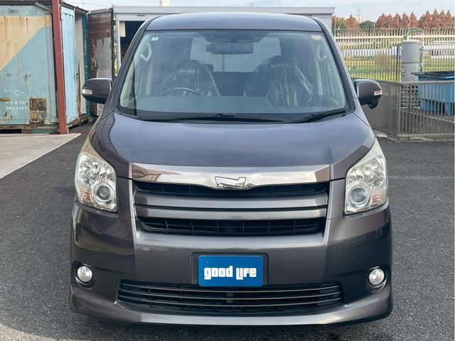 TOYOTA NOAH 2008