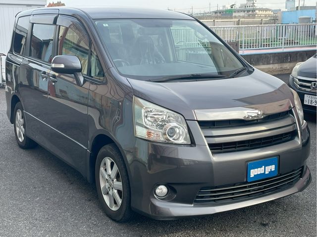TOYOTA NOAH 2008