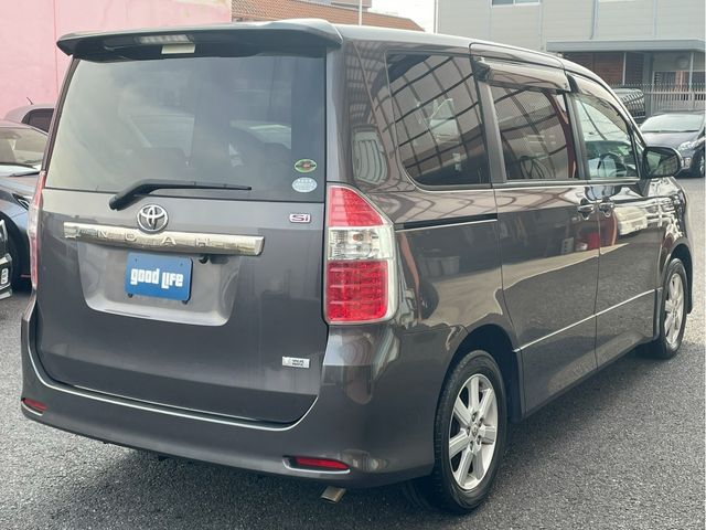 TOYOTA NOAH 2008