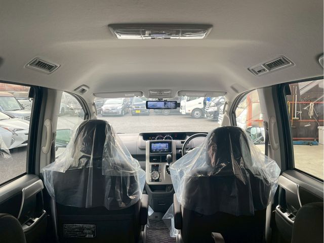 TOYOTA NOAH 2008