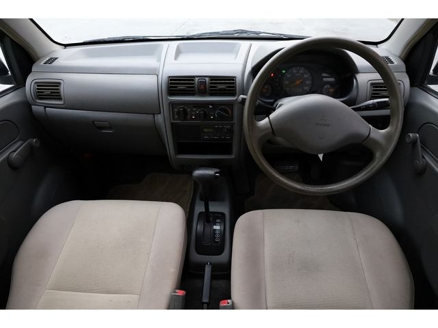 MITSUBISHI MINICA van 2011