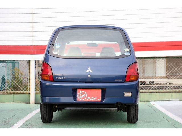 MITSUBISHI MINICA van 2011