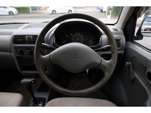 MITSUBISHI MINICA van 2011