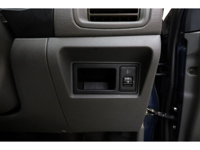 MITSUBISHI MINICA van 2011