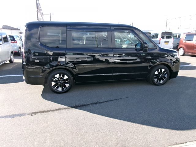 HONDA STEPWAGON e:HEV 2025