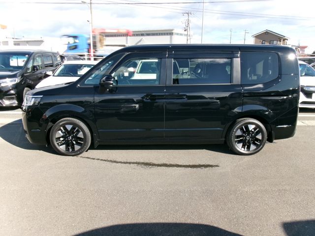 HONDA STEPWAGON e:HEV 2025