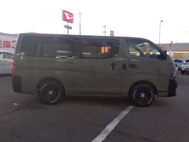 NISSAN NV350 CARAVAN 4WD 2013