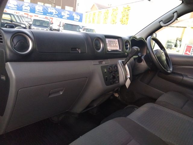 NISSAN NV350 CARAVAN 4WD 2013