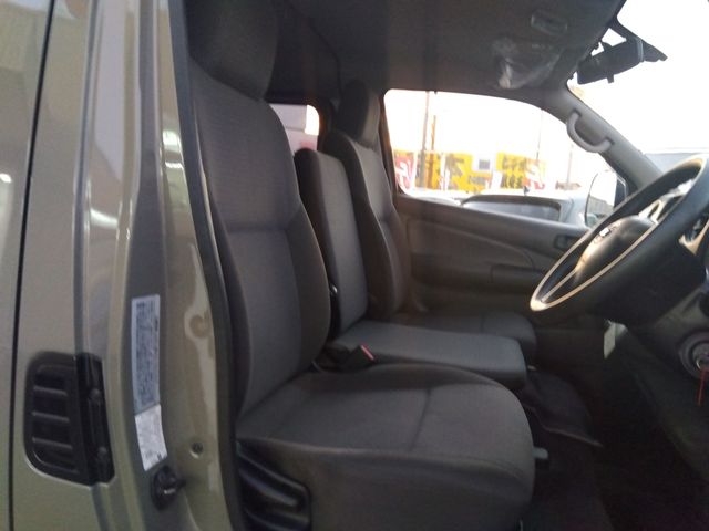 NISSAN NV350 CARAVAN 4WD 2013