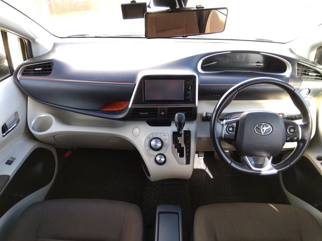 TOYOTA SIENTA HYBRID 2015