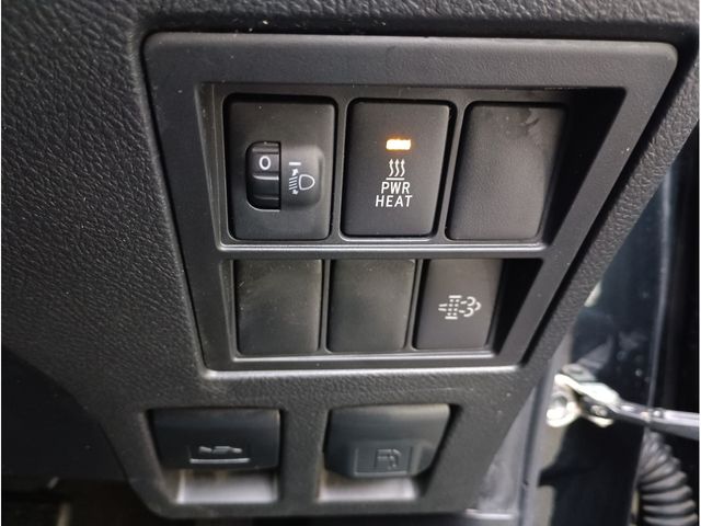 TOYOTA HILUX 4WD 2018