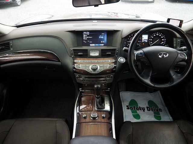 NISSAN FUGA HYBRID 2016