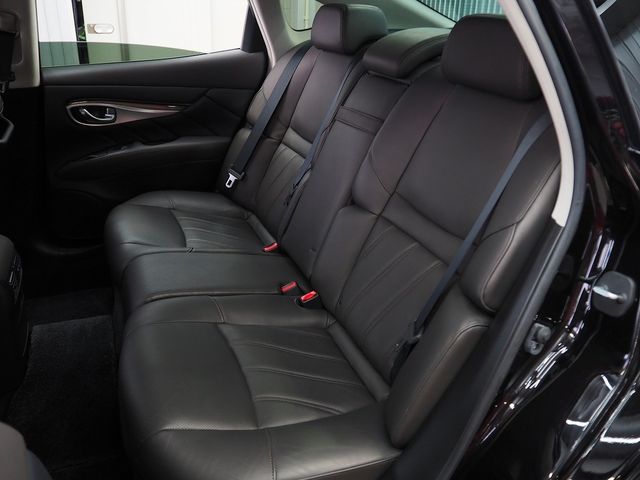 NISSAN FUGA HYBRID 2016