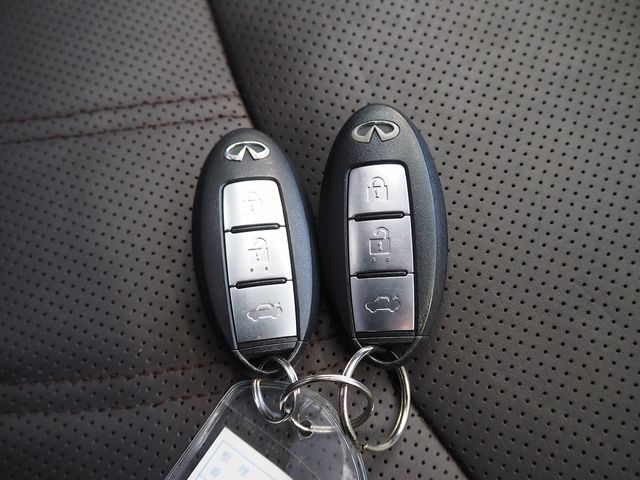 NISSAN FUGA HYBRID 2016