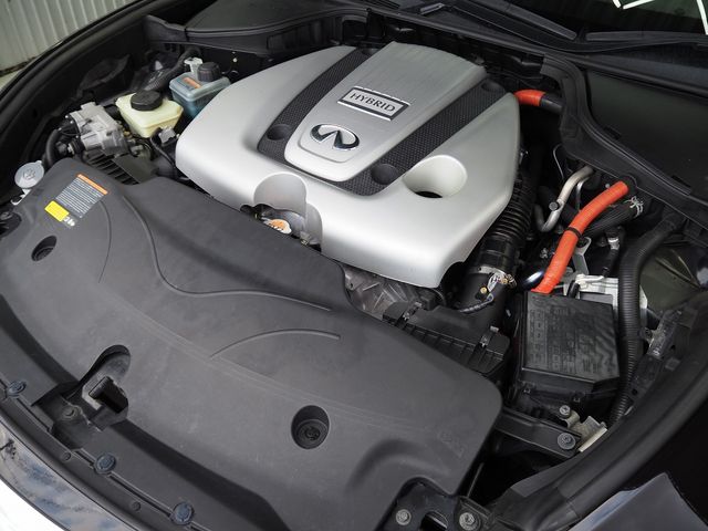 NISSAN FUGA HYBRID 2016