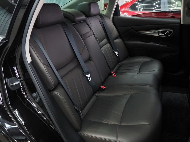 NISSAN FUGA HYBRID 2016