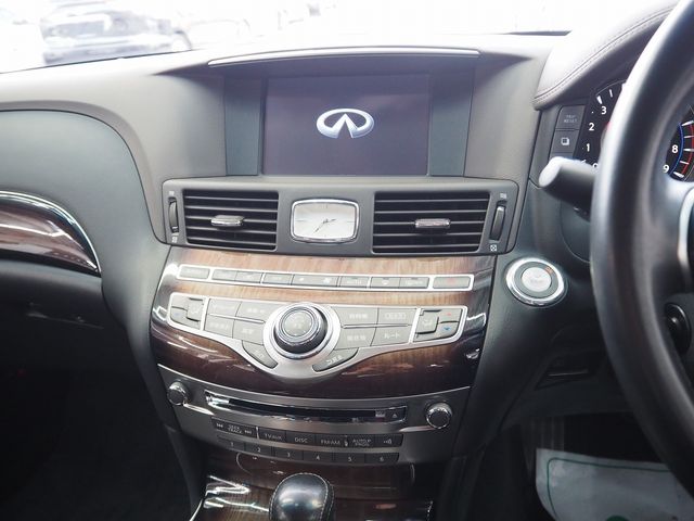 NISSAN FUGA HYBRID 2016