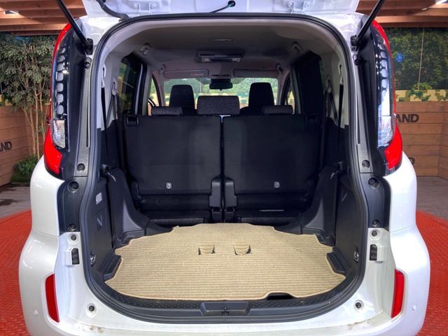 TOYOTA SIENTA HYBRID 2024