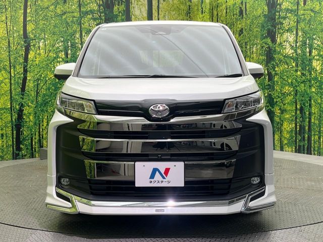 TOYOTA NOAH 2022