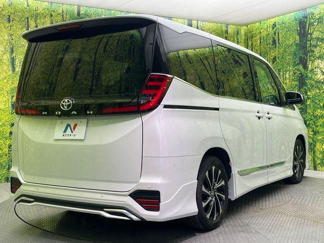 TOYOTA NOAH 2022
