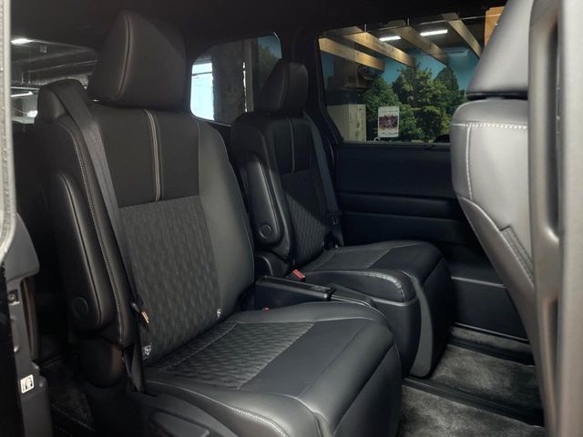 TOYOTA NOAH HYBRID 2024