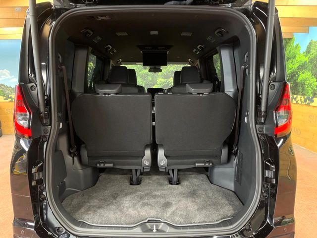 TOYOTA NOAH HYBRID 2024