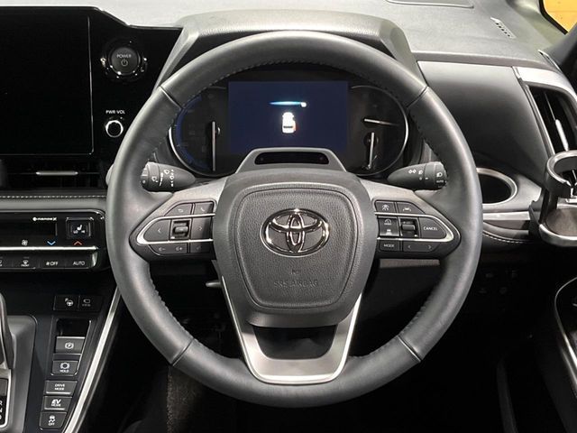 TOYOTA NOAH HYBRID 2024