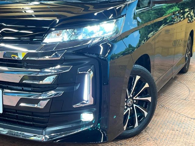 TOYOTA NOAH HYBRID 2024