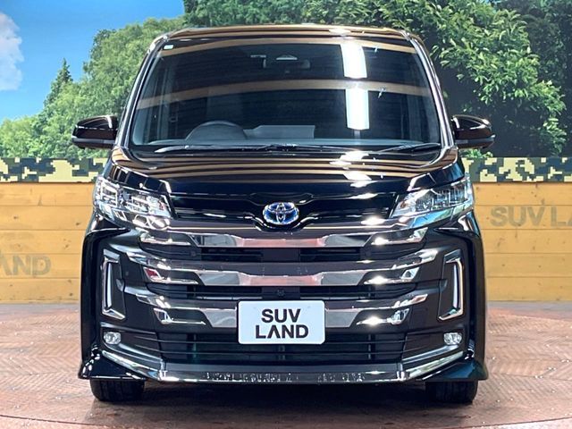 TOYOTA NOAH HYBRID 2024