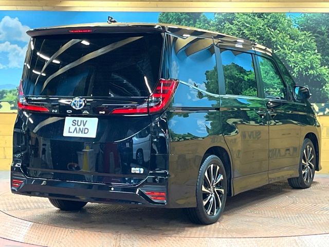 TOYOTA NOAH HYBRID 2024