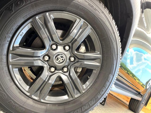 TOYOTA HILUX 4WD 2023