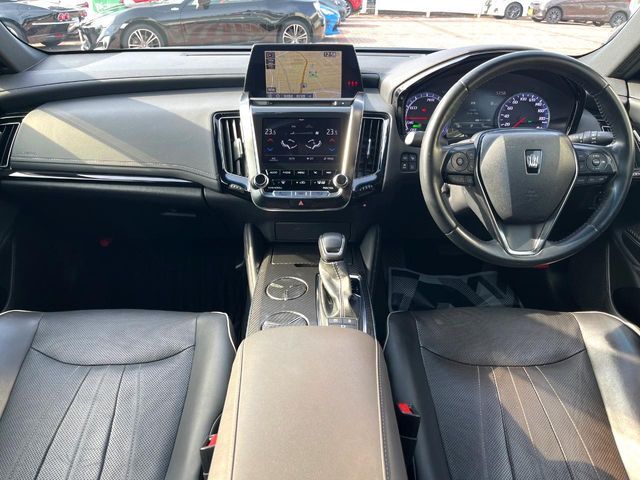 TOYOTA CROWN sedan hybrid 2020