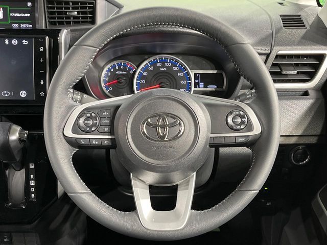 TOYOTA ROOMY 2022
