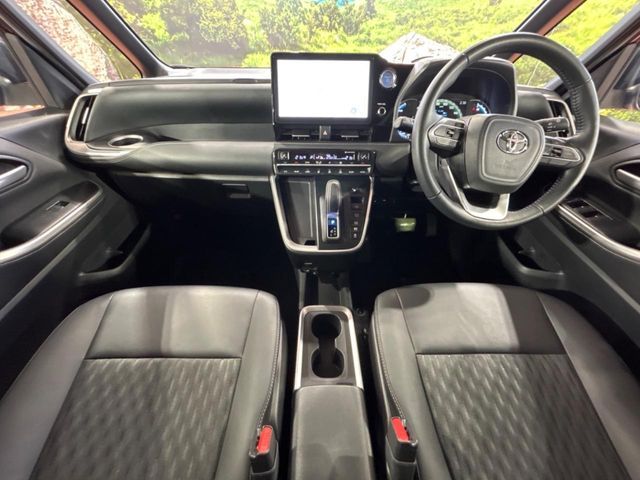 TOYOTA NOAH HYBRID 2023