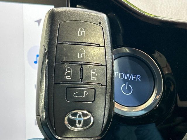 TOYOTA NOAH HYBRID 2023