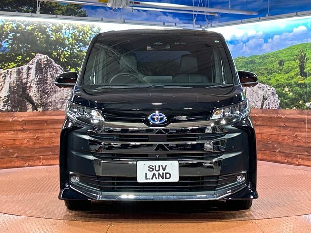 TOYOTA NOAH HYBRID 2023
