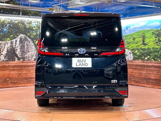 TOYOTA NOAH HYBRID 2023