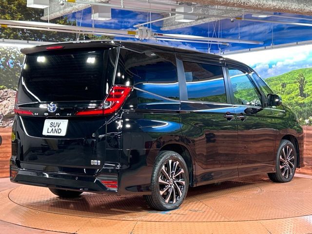 TOYOTA NOAH HYBRID 2023