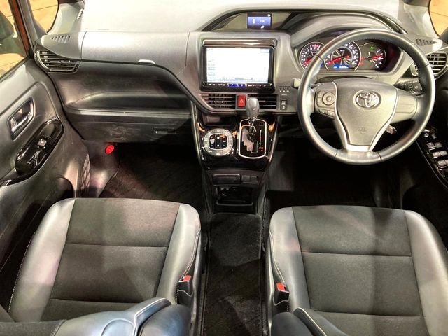 TOYOTA NOAH HYBRID 2019