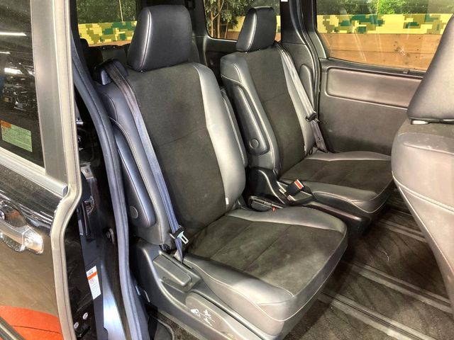 TOYOTA NOAH HYBRID 2019