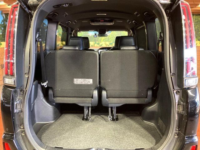 TOYOTA NOAH HYBRID 2019