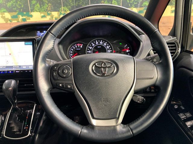 TOYOTA NOAH HYBRID 2019